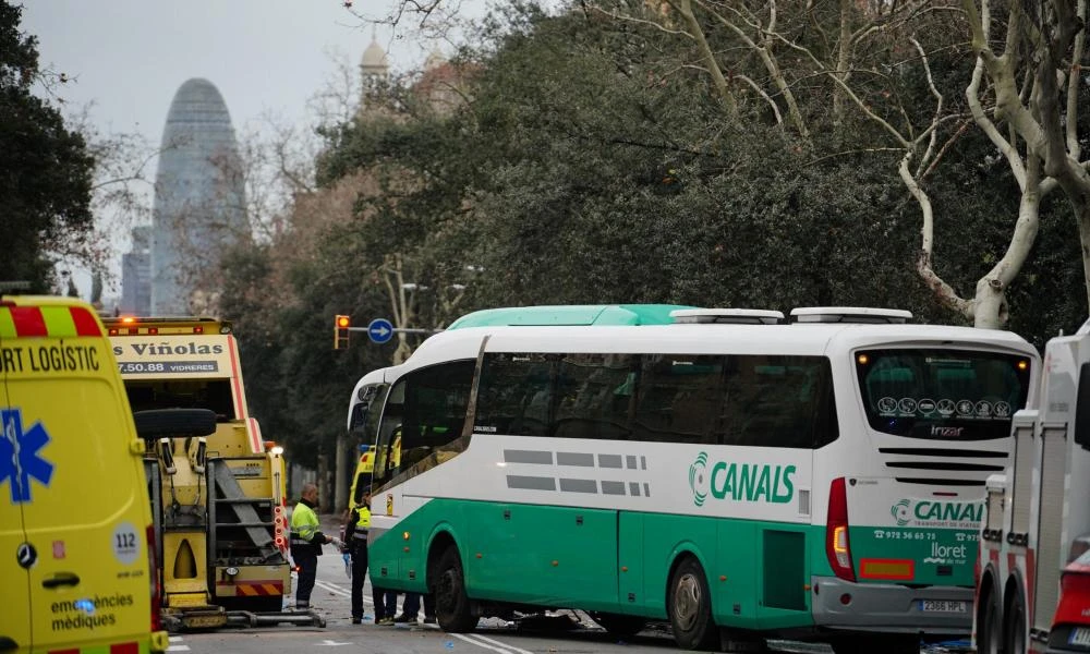 Τροχαίο με δύο τουριστικά λεωφορεία στη Βαρκελώνη - Τέσσερις σοβαρά τραυματισμένοι